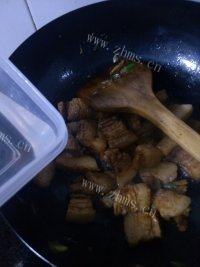 自制山楂红烧肉做法图解11)