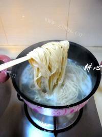 美味的味增海鲜拉面做法图解8)