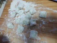 可口的韭菜鸡蛋水晶饺做法图解16)