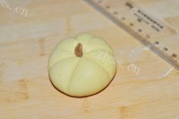 简单蒸南瓜豆沙饼做法图解6)