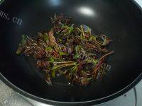 香椿芽炒鸡蛋做法图解2)