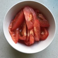 色香味浓的番茄蛋花汤做法图解2)