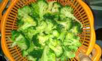 家常菜蒜茸西兰花做法图解2)