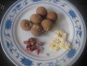 好喝的桂圆玫瑰花茶做法图解1)