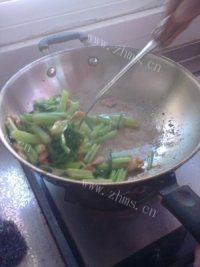 家常菜肉炒芹菜做法图解7)