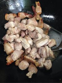 美味的笋干烧肉做法图解6)