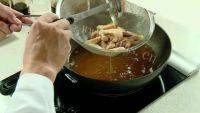 美味的糖醋肉段做法图解4)