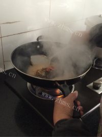 家常菜烧鲫鱼做法图解11)