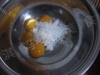 在家做的酸奶戚风蛋糕做法图解3)