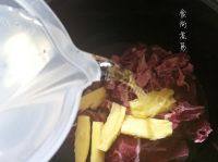 营养丰富的番茄土豆炖牛腩做法图解5)