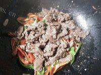 家常菜双椒炒牛肉做法图解5)