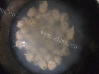 美味的猪肉丸子做法图解5)