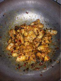 家常菜芹菜回锅肉做法图解5)