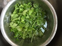 色泽鲜亮的石锅拌饭做法图解2)