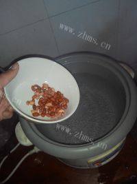 美味的小米花生粥做法图解4)