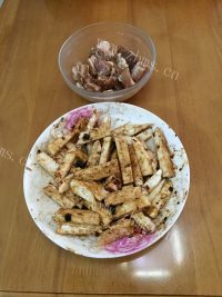 家常菜香芋蒸排骨做法图解2)