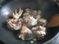 土豆鸡块炖豆角做法图解8)