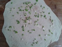 食欲满满的葱油饼做法图解6)