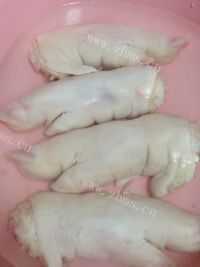 美味的香烤猪蹄做法图解1)