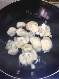 家常菜花菜炒腊肉做法图解3)