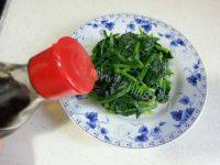 一个人的凉拌菠菜做法图解5)