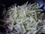 家常菜扁豆炒肉丝做法图解4)