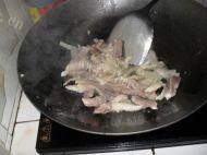 大蒜炒肉做法图解3)