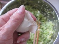 美味的南瓜鸡蛋水饺做法图解11)