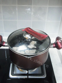 茭白木耳鱼饺汤做法图解4)