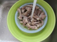 热腾腾的酱烧鸭锁骨做法图解4)