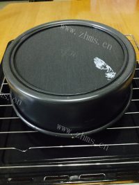 自制葡萄干戚风蛋糕做法图解27)