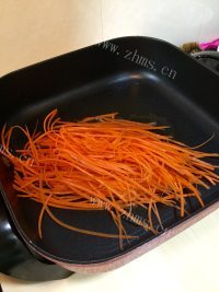 美味的胡萝卜炒面做法图解7)