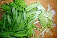 家常菜绿豆芽炒韭菜做法图解2)