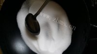 下酒菜盐炒花生米做法图解2)