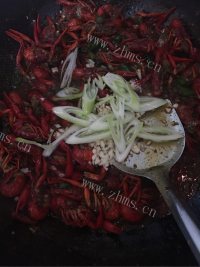 鲜美可口的麻辣小龙虾做法图解8)