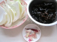 色香味浓的酸辣白菜做法图解1)