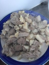 喷香的西红柿炖牛腩做法图解2)