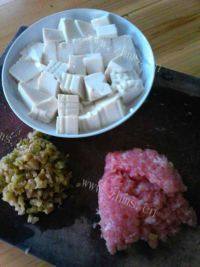 家常菜肉末蒸豆腐做法图解1)