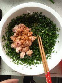 易做的猪肉韭菜饺子做法图解2)