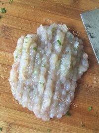 咸甜适中的韭菜鸡蛋馅饺子做法图解3)