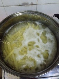 家常菜葱香土豆丝做法图解2)