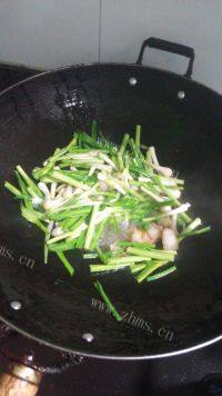 家常菜蒜苗炒肉片做法图解5)