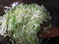 家常菜洋白菜炒豆片做法图解5)