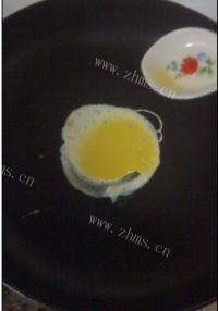 诱人的黄金蛋饺做法图解3)