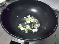 美味的蛋花紫菜汤做法图解2)