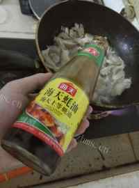营养袖珍菇炒猪肉做法图解6)