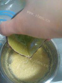 口感丰富的椰丝马芬蛋糕做法图解4)
