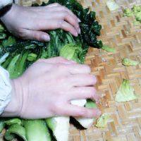 自制酸菜做法图解9)