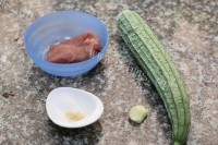家常菜丝瓜炒肉片做法图解1)