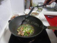 杏鲍菇炒腊肉自制做法图解8)